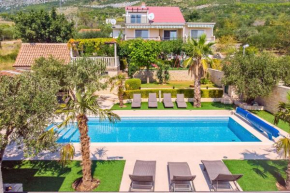 Villa Paula with 7 bedrooms, heated 36sqm private pool, Jacuzzi, Gym and sea views